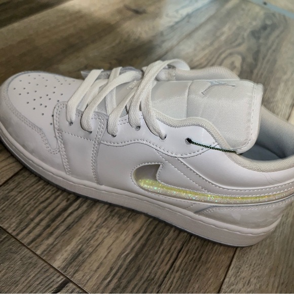 SOLD ***Nike Jordan’s Glitter Swoosh 🎁 NEW! name brand NIKE JORDAN - Picture 4 of 16